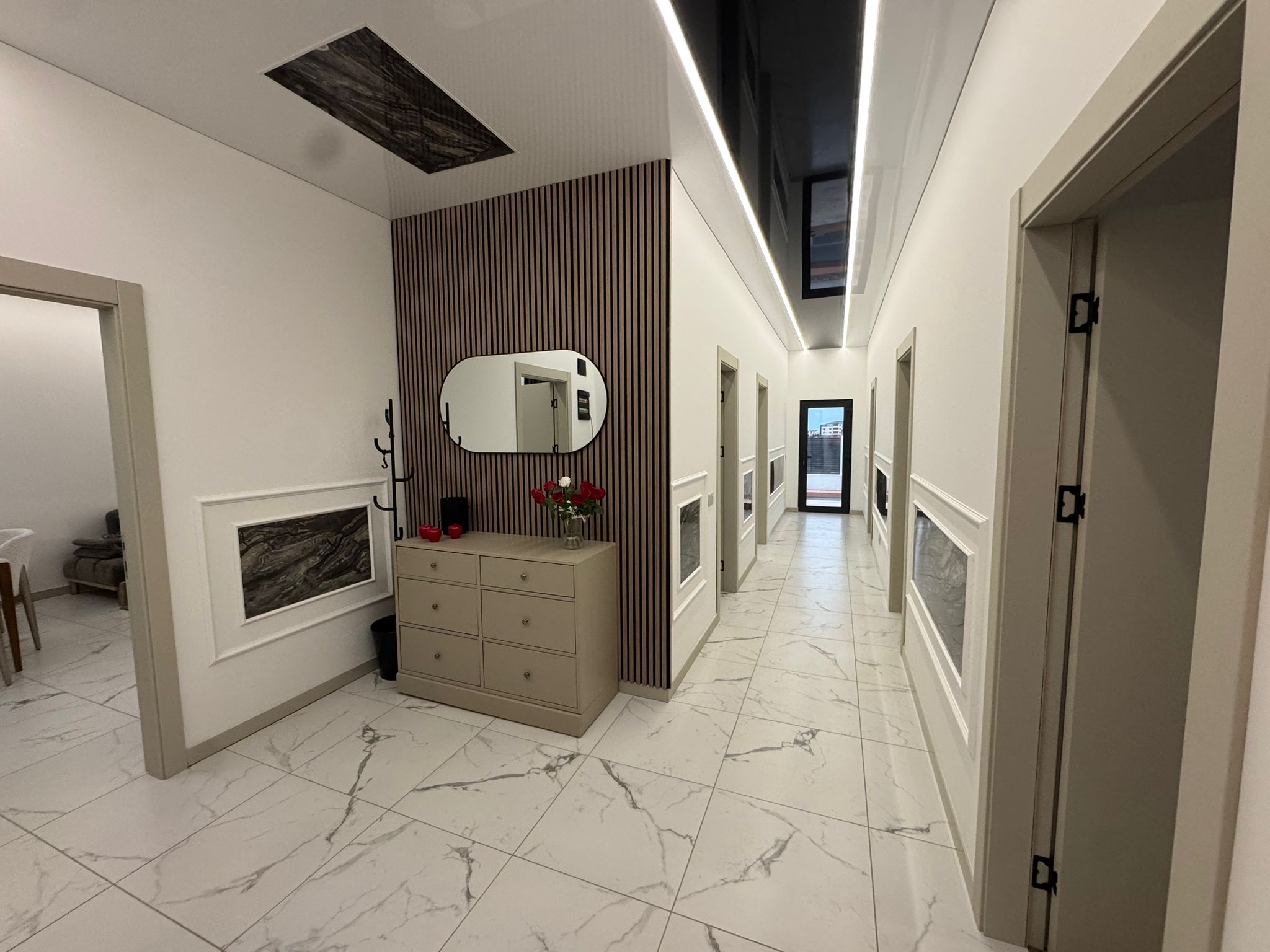 Hol finisat la interior